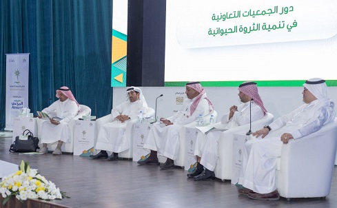 ADF Presents Worksheet at Cooperative Associations Forum in Al-Qassim Region